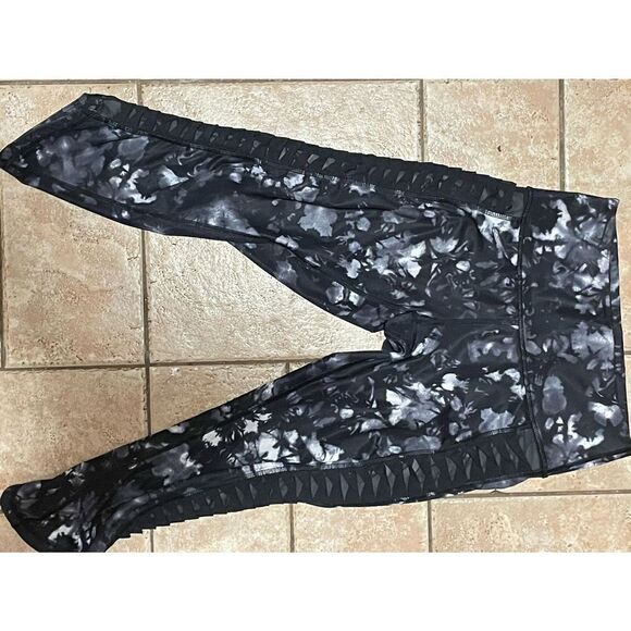 Lululemon Ribbon Side Leggings (SZ 6) - Picture 2 of 5